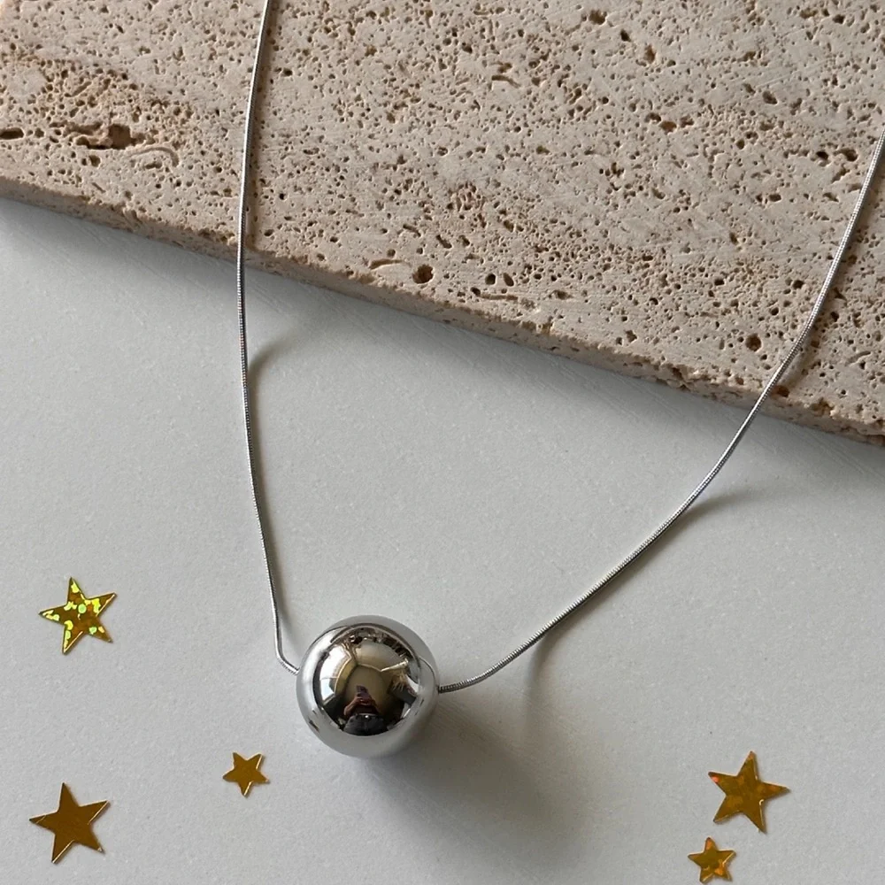 Necklace - Picture 1 of 3